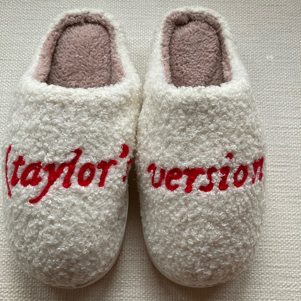 Women’s Slippers Taylor’s Version